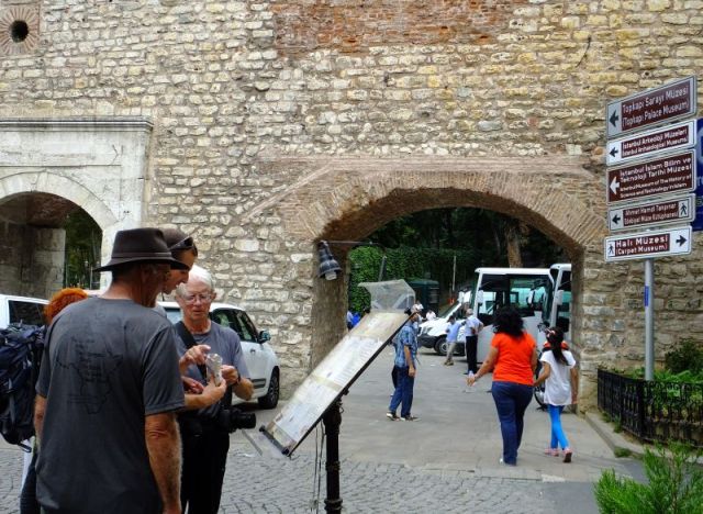 Look who we run into on these busy streets.