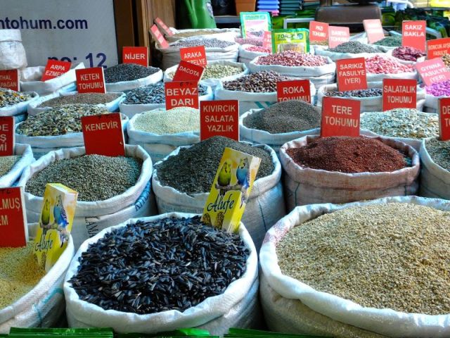 This pet food was offered in sacks. Others were heaped in plastic bins.