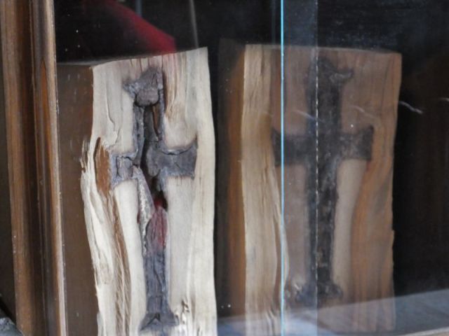 The cross in the piece of split wood that restored the wood splitters faith