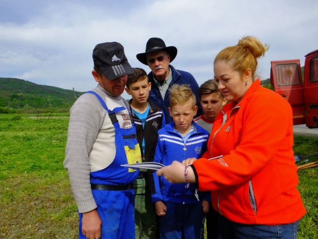 Checking out Kansas photos