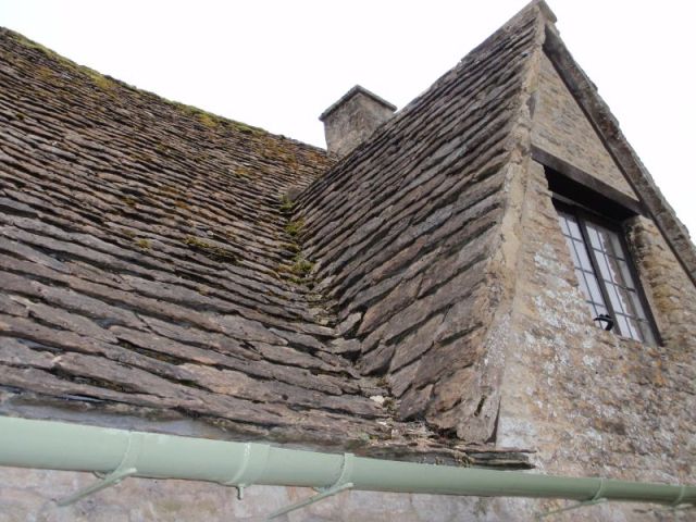 A roof made of stone tiles. Paul's photo
