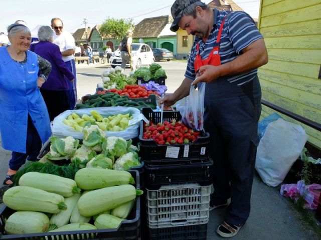 Filling a sack with strawberries that Daniel bought
