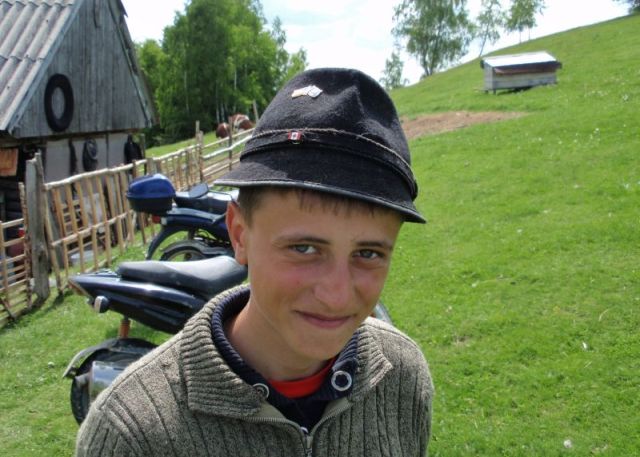 You can just make out the hat pin with the American flag and Kansas flag pinned to Gabi's(I think) hat. Paul's photo