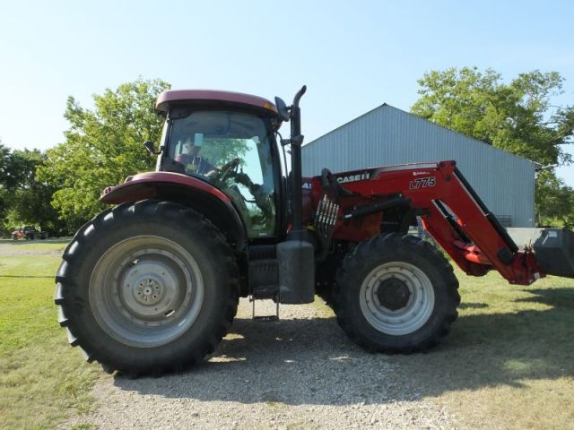 The "new/used" tractor we rescued the Ford with.