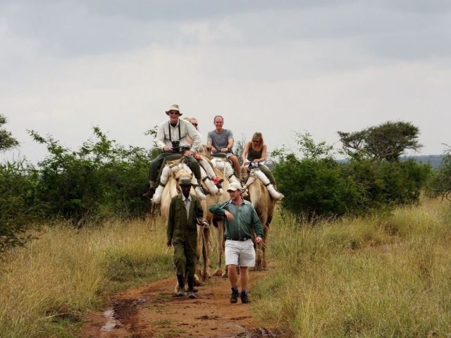 I don't think Simon expects any trouble with wild animals the way he is carrying his rifle:)