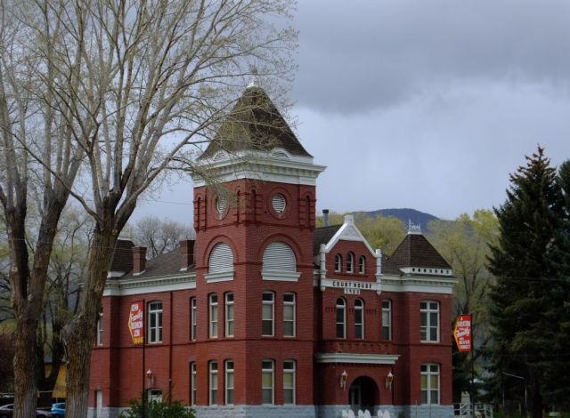 Pretty courthouse in a small town in Utah