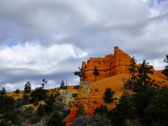 Beautiful light on Red Canyon rock formations.