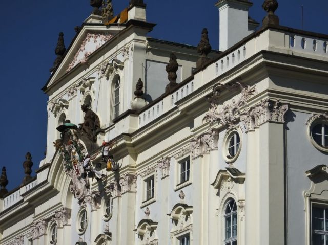 Men at work. Glad it's not me.