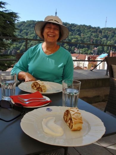 Jennifer and apple streudal