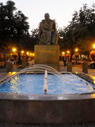 Fountain in the square next to the American Embassy. 
