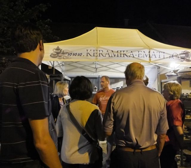 Talking to the "shop" owner where many of our group bought a piece of the beautiful ceramic dishes. If you want to get a better look at the dishes the web site is on the front of the tent flap!