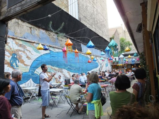 One of the many bars in the old Jewish Quarter