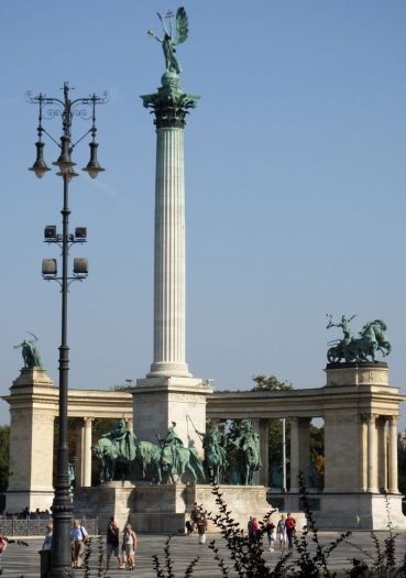 The center monument in Hero's Square that Archangel Gabriel graces.
